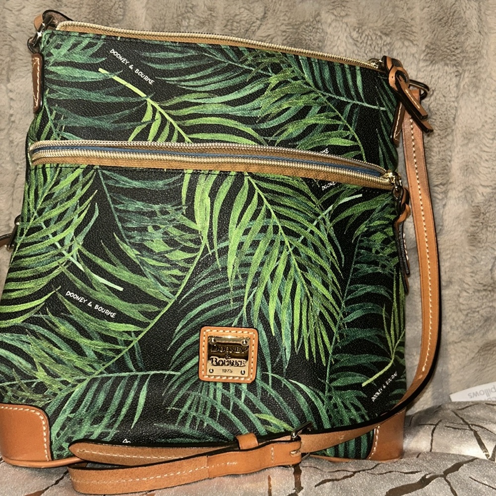 Dooney & Bourke Siesta SET Green Palm Print Crossbody Bag with Tan Trim - Picture 3 of 13